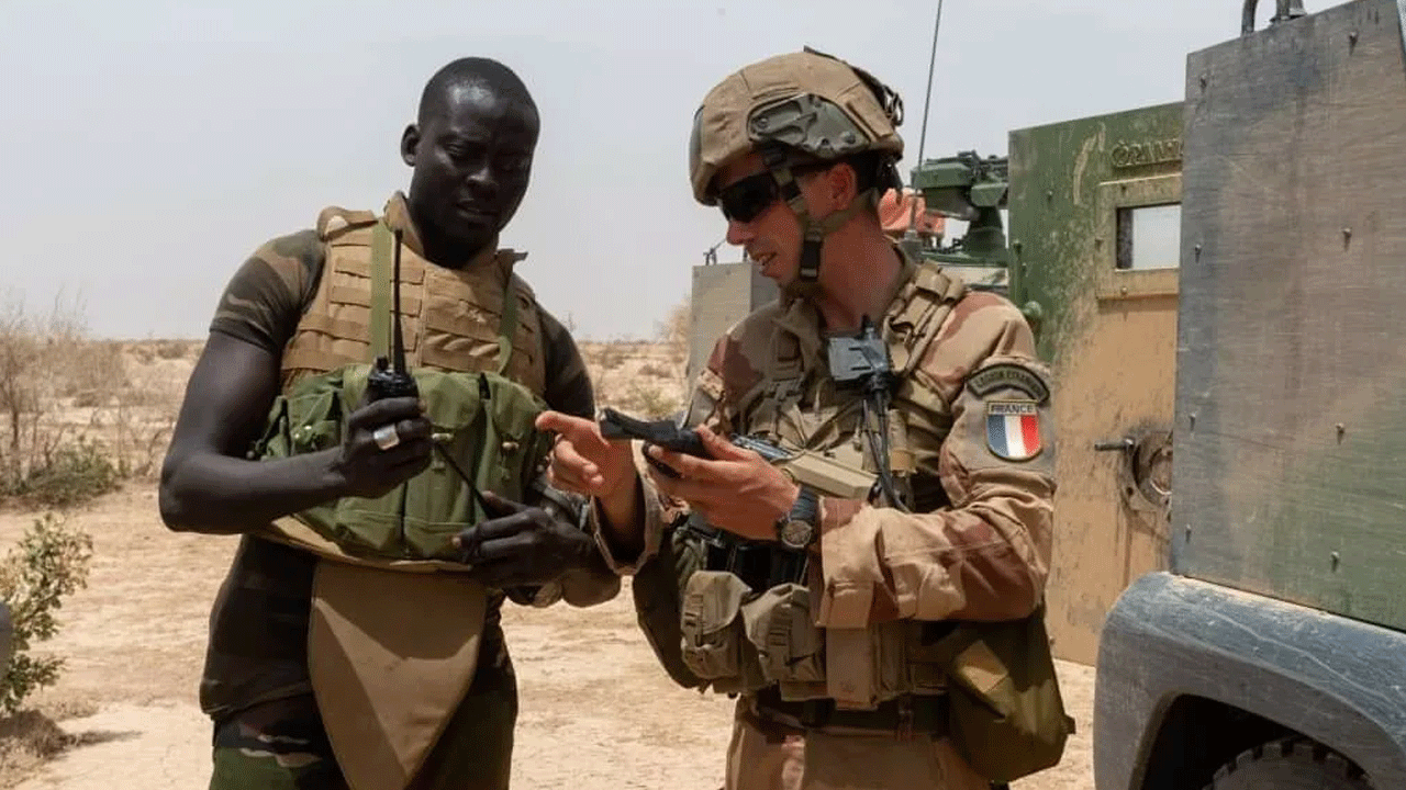 Foto - Fransa'dan askeri üs kararı!