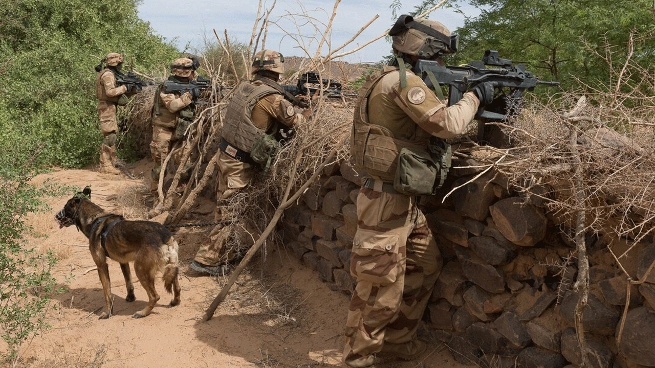 Foto - Fransa'dan askeri üs kararı!