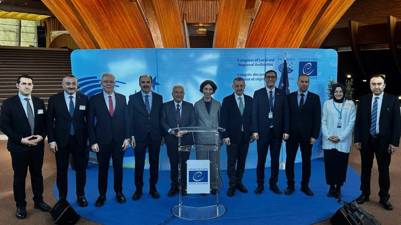 Foto - Fransa'da bulunan Kocaeli Büyükşehir Belediye Başkanı Tahir Büyükakın'dan dünyaya Ekrem İmamoğlu tepkisi