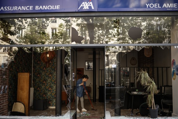 Foto - Fransa'da endişelendiren görüntü! Olaylı 1 Mayıs kutlamalarında onlarca kişiye gözaltı