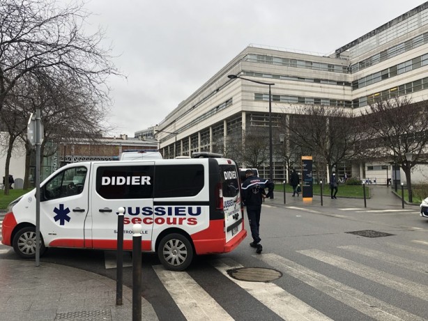 Foto - Fransa'da hastanelerde yoğunluk! Canlarından bezdiler