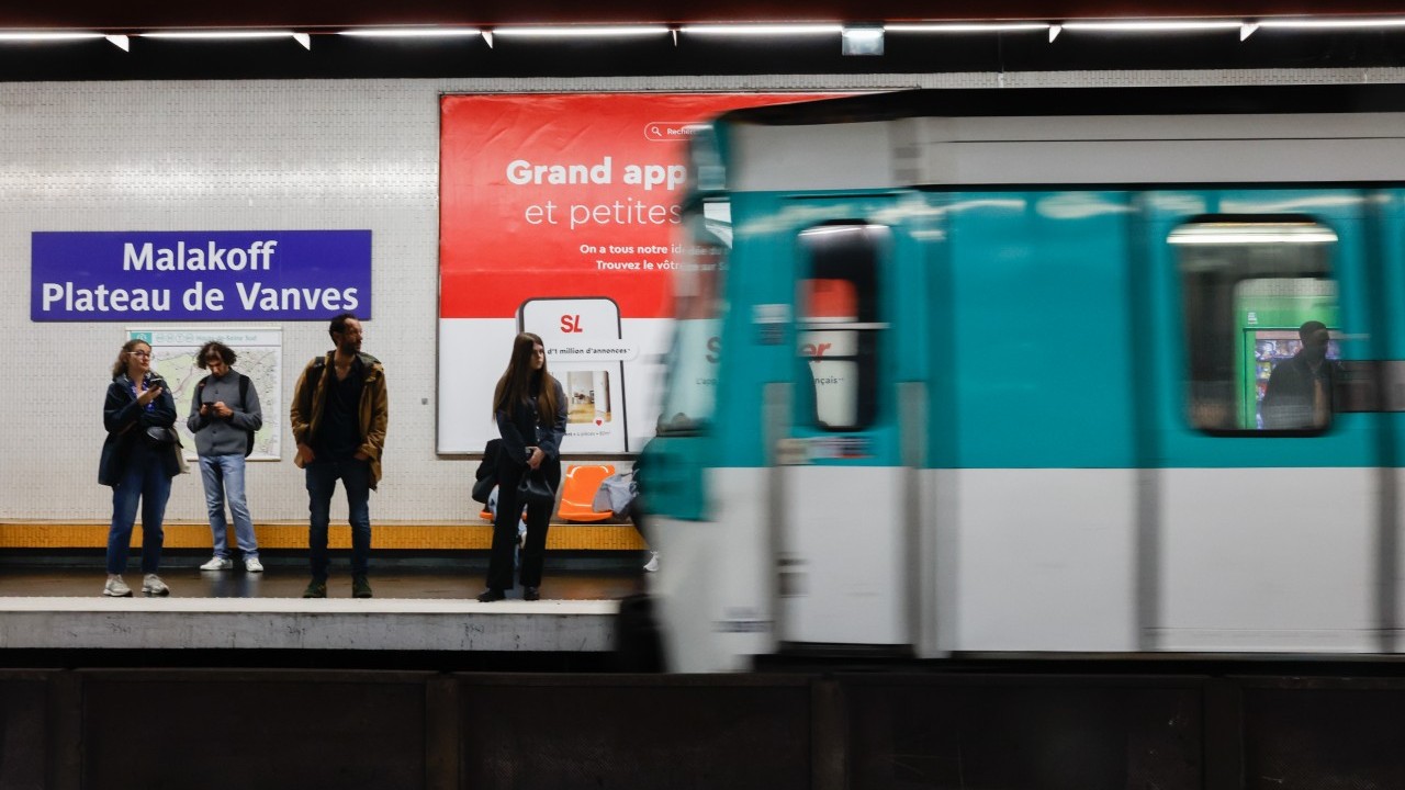 Foto - Öğretmen, eczacı, makinist ve nicesi… Sömürgeci Fransa’da hayat durdu