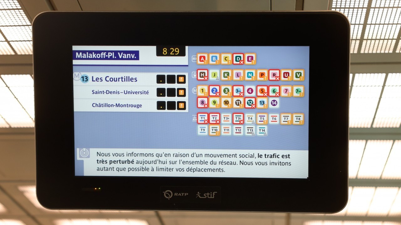 Foto - Öğretmen, eczacı, makinist ve nicesi… Sömürgeci Fransa’da hayat durdu