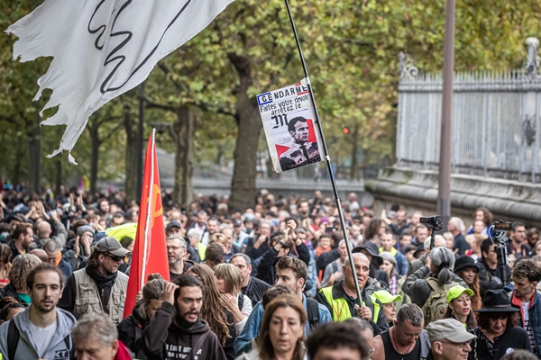 Foto - Fransa’da hayat pahalılığı protestosu! On binlerce kişi sokaklara döküldü
