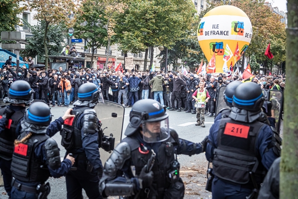 Foto - Fransa’da hayat pahalılığı protestosu! On binlerce kişi sokaklara döküldü