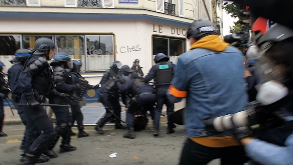Foto - Fransa’da hayat pahalılığı protestosu! On binlerce kişi sokaklara döküldü