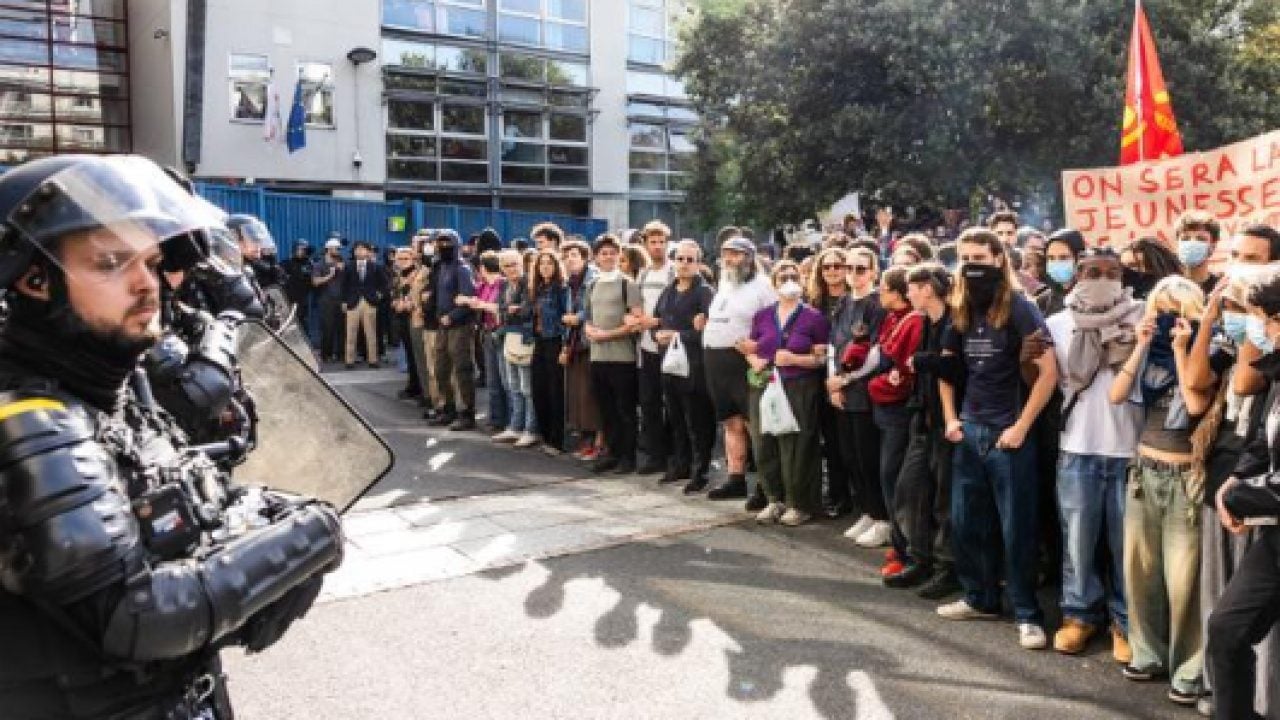 Foto - Fransa’da öfke dinmiyor! Polis müdahalesindeki görüntüler yargıya taşındı