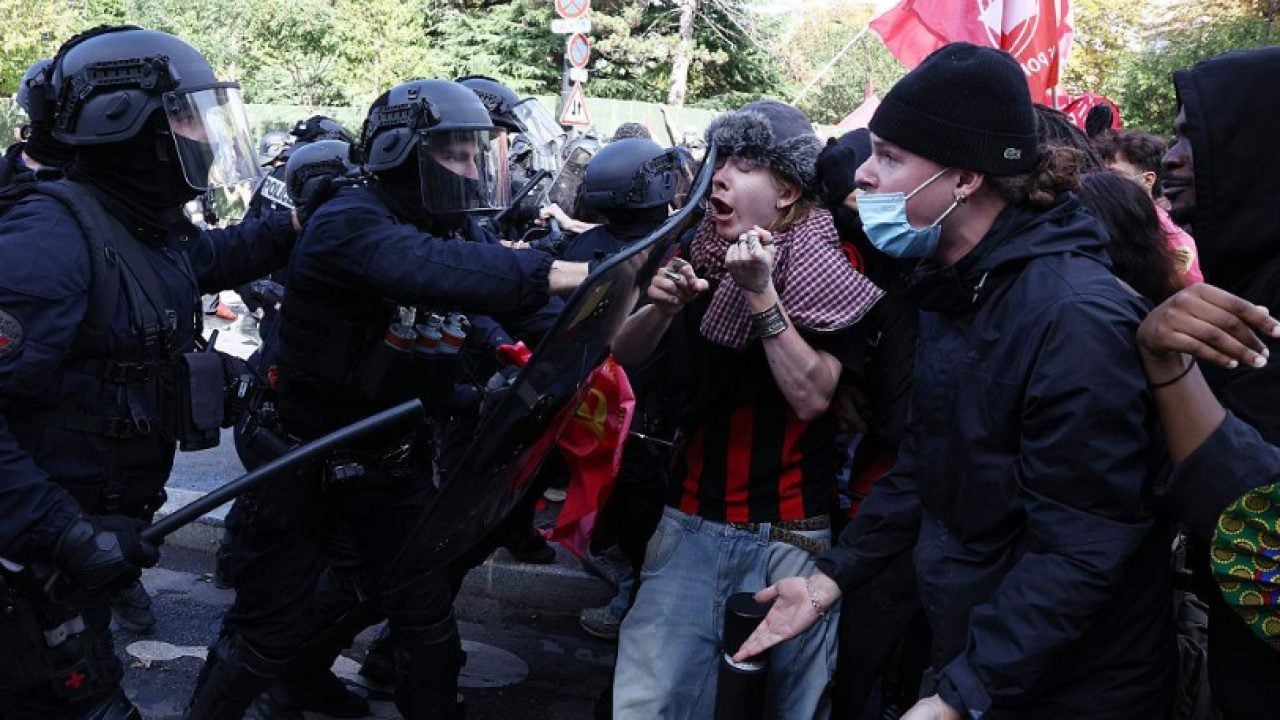 Foto - Fransa’da öfke dinmiyor! Polis müdahalesindeki görüntüler yargıya taşındı
