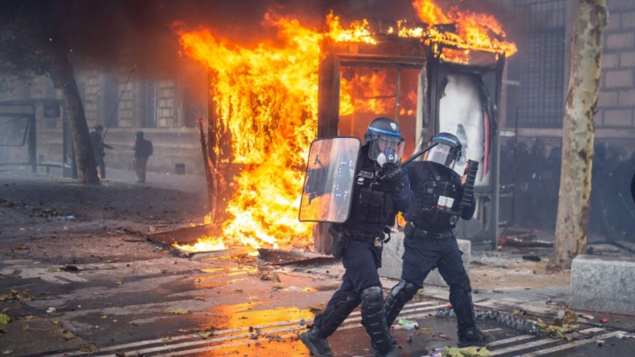 Foto - Fransa’da öğrencilere polis şiddeti! 2 binden fazla genç gözaltına alındı