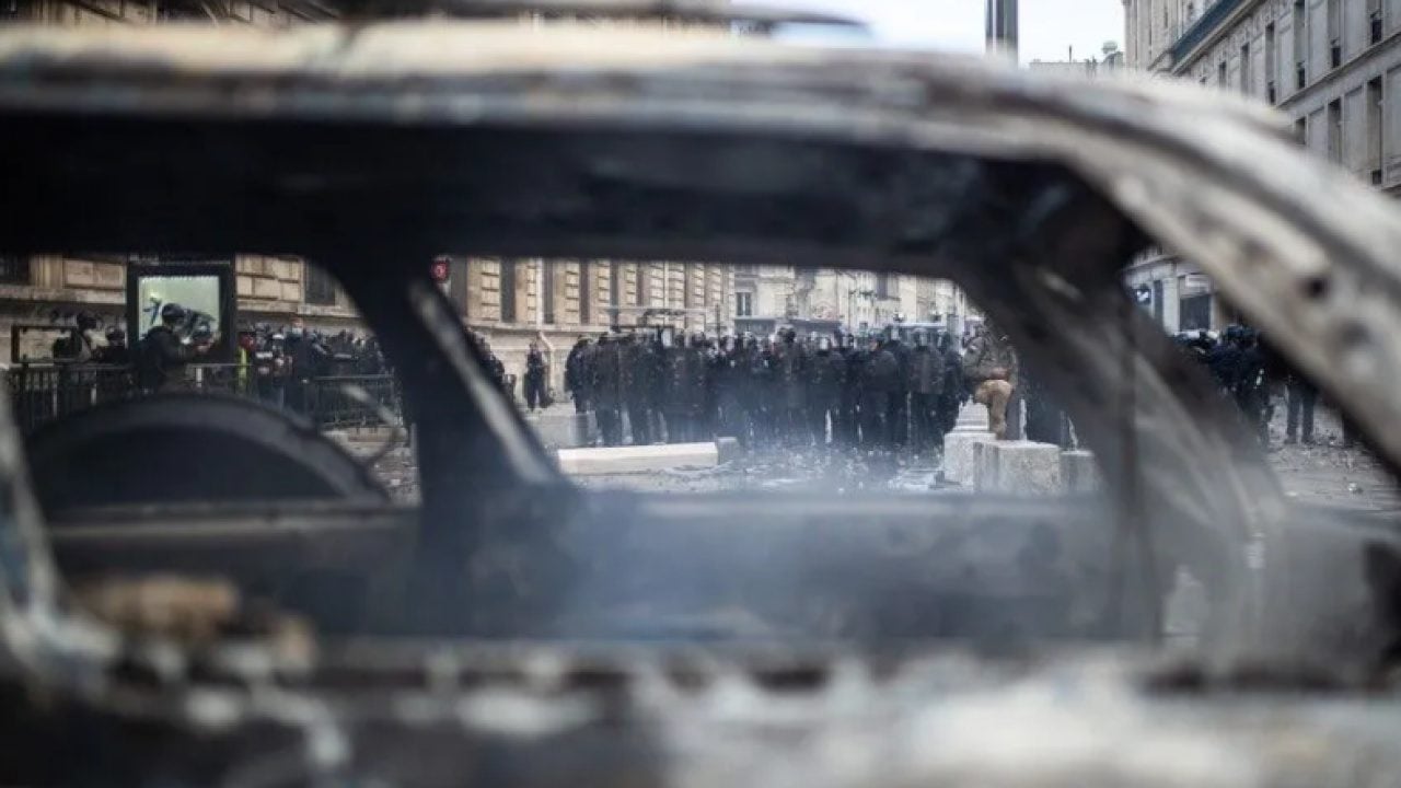 Foto - Fransa’da öğrencilere polis şiddeti! 2 binden fazla genç gözaltına alındı