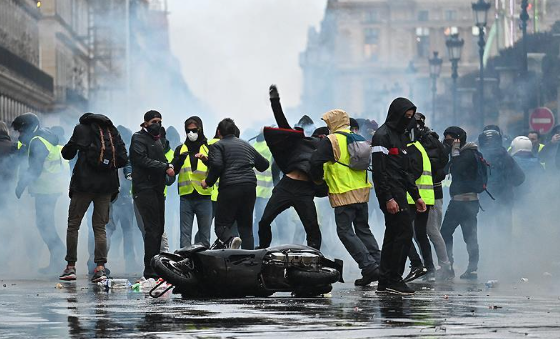 Foto - Fransa'da olaylar büyüyor! Başbakan kriz merkezinde Marsilya yanıyor