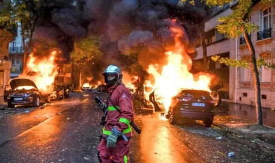 Foto - Fransa'da olaylar büyüyor! Başbakan kriz merkezinde Marsilya yanıyor