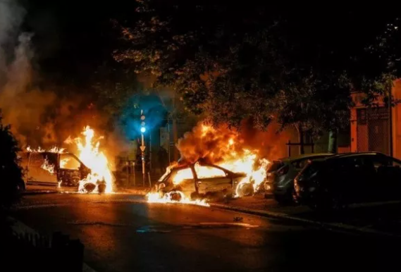 Foto - Fransa'da olaylar büyüyor! Başbakan kriz merkezinde Marsilya yanıyor