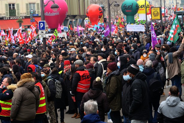 Foto - Fransa'da ortalık karıştı! Alım gücü düşen halk sokaklara döküldü!