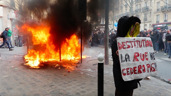 Foto - Fransa’da ortalık resmen yangın yeri: Sokaklar savaş alanına döndü