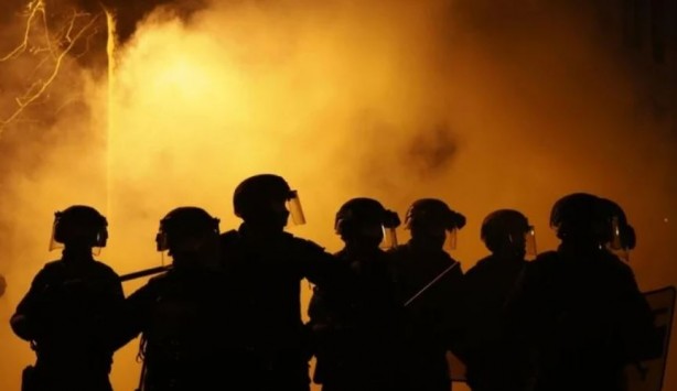 Foto - Fransa'da polis göstericilere acımadı