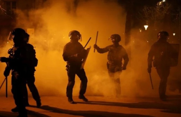 Foto - Fransa'da polis göstericilere acımadı