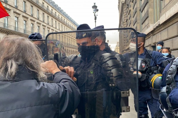 Foto - Fransa'da sarı yelekliler 'kırmızıya' dönüyor!