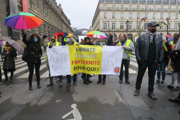 Foto - Fransa'da sarı yelekliler 'kırmızıya' dönüyor!