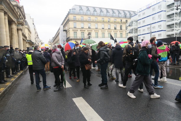 Foto - Fransa'da sarı yelekliler 'kırmızıya' dönüyor!