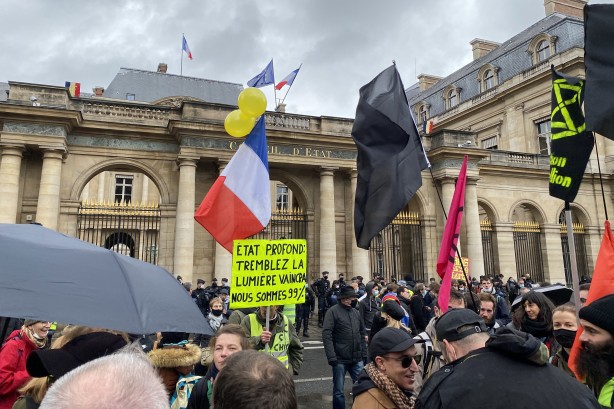 Foto - Fransa'da sarı yelekliler 'kırmızıya' dönüyor!