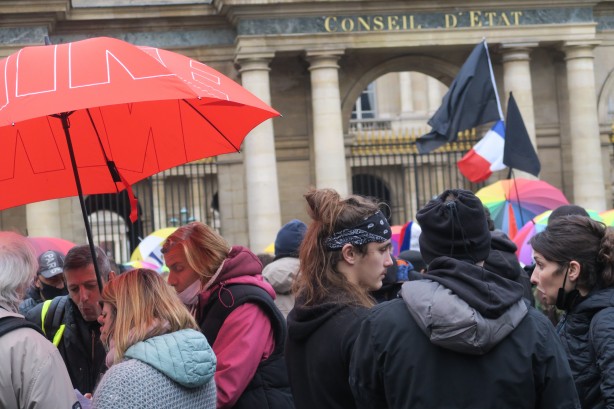 Foto - Fransa'da sarı yelekliler 'kırmızıya' dönüyor!