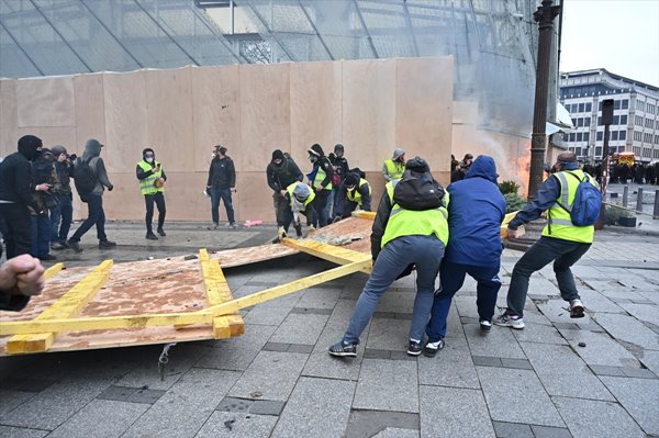 Foto - Fransa'da sokaklar savaş alanına döndü