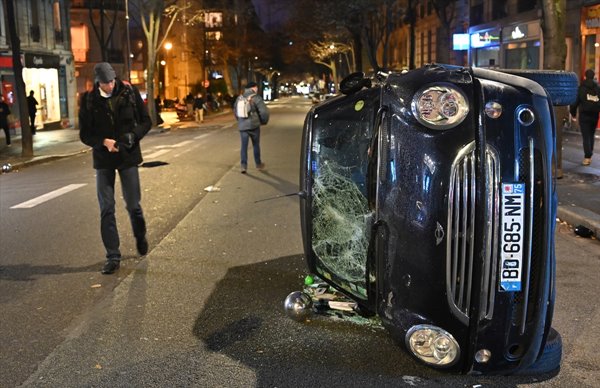 Foto - Fransa'da sokaklar savaş alanına döndü