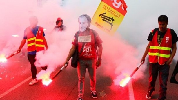 Foto - Fransa'da sokaklar savaş alanına döndü