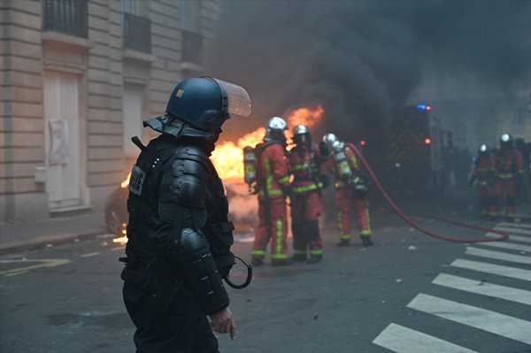 Foto - Fransa'da sokaklar savaş alanına döndü
