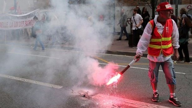 Foto - Fransa'da sokaklar savaş alanına döndü