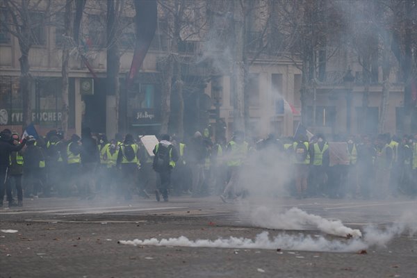 Foto - Fransa'da sokaklar savaş alanına döndü