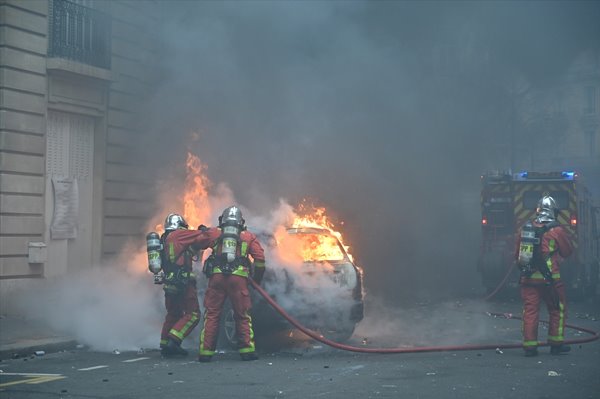 Foto - Fransa'da sokaklar savaş alanına döndü