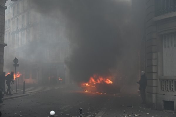 Foto - Fransa'da sokaklar savaş alanına döndü