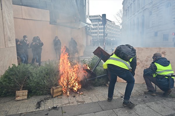 Foto - Fransa'da sokaklar savaş alanına döndü