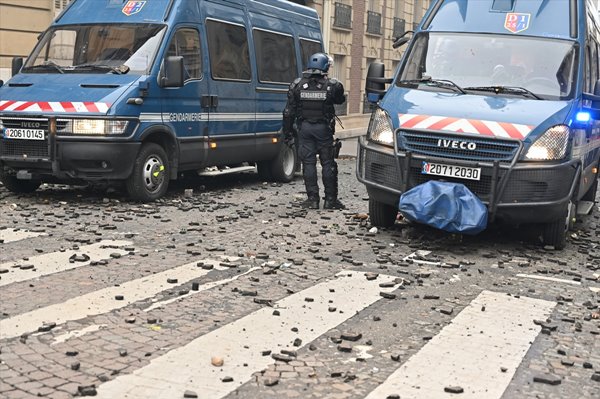 Foto - Fransa'da sokaklar savaş alanına döndü