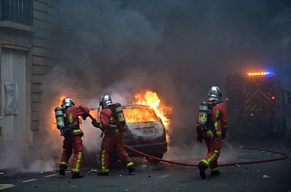 Foto - Fransa'da sokaklar savaş alanına döndü