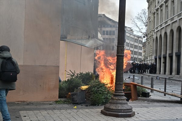 Foto - Fransa'da sokaklar savaş alanına döndü