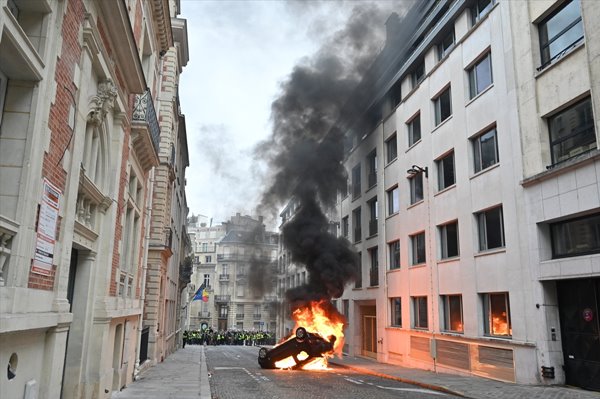 Foto - Fransa'da sokaklar savaş alanına döndü