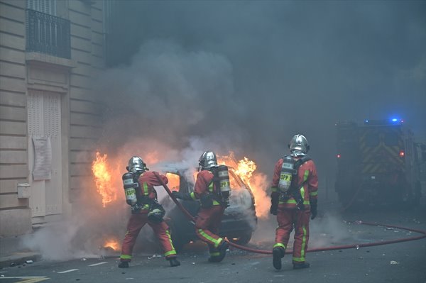 Foto - Fransa'da sokaklar savaş alanına döndü