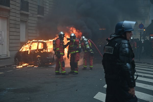Foto - Fransa'da sokaklar savaş alanına döndü