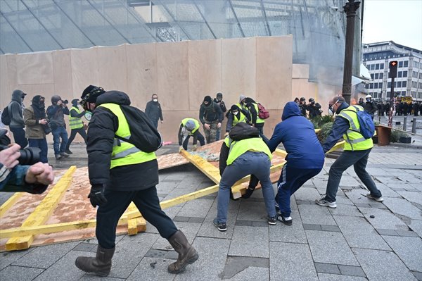 Foto - Fransa'da sokaklar savaş alanına döndü