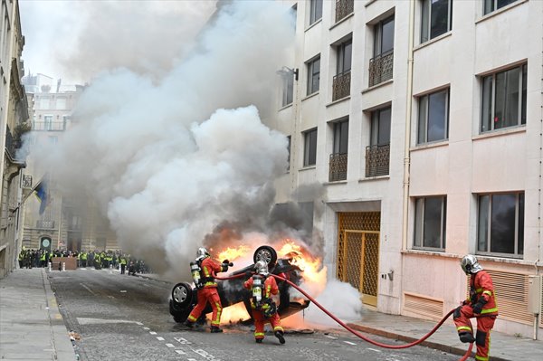 Foto - Fransa'da sokaklar savaş alanına döndü