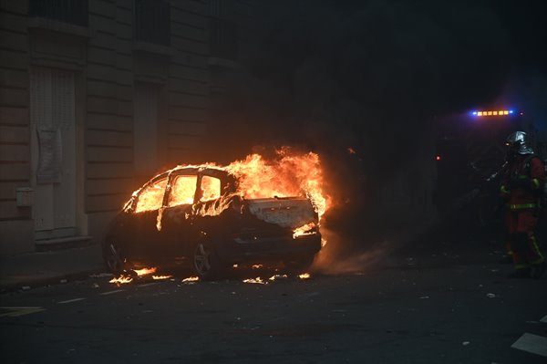 Foto - Fransa'da sokaklar savaş alanına döndü