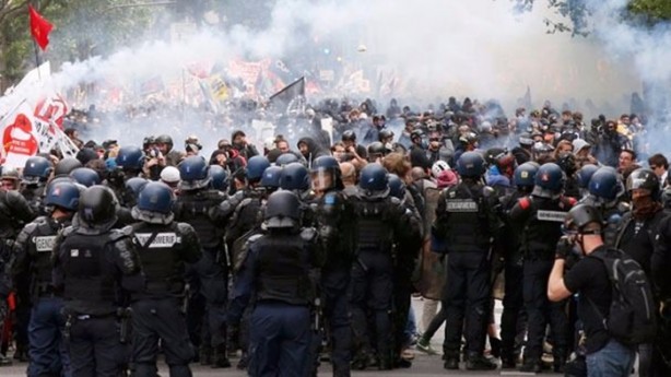 Foto - Fransa'da sokaklar savaş alanına döndü