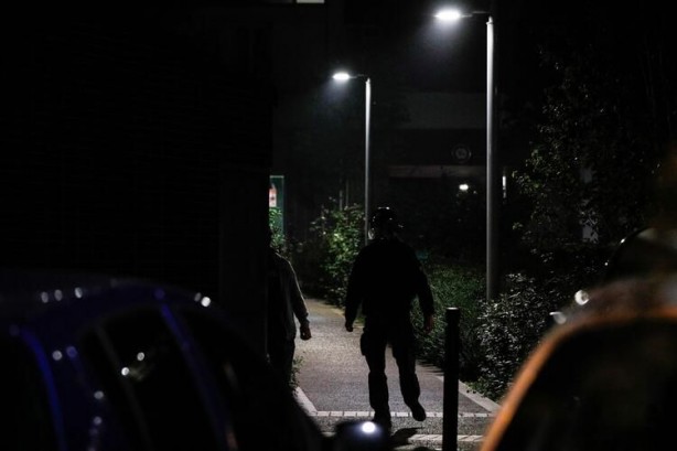 Foto - Paris'te sokak yıkanan suda yeni koronavirüs tespit edildi diye çatışma çıktığı iddiası