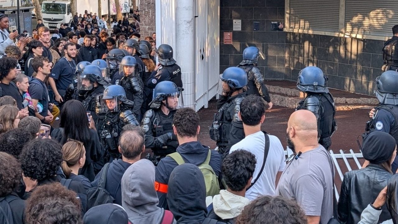 Foto - Fransa’daki olaylarda plastik mermi ile vurulmuştu! Polisin kör ettiği genç yargıya koştu