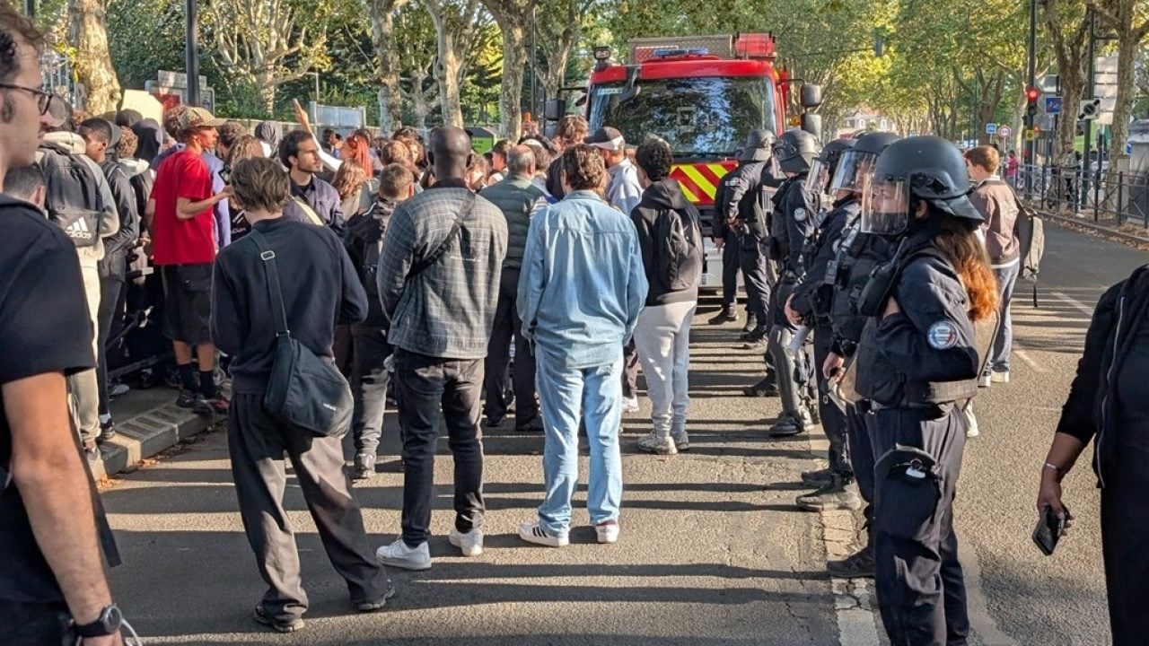 Foto - Fransa’daki olaylarda plastik mermi ile vurulmuştu! Polisin kör ettiği genç yargıya koştu