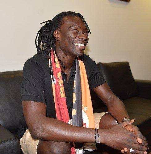 Foto - Fransız forvetin izdihamda gözlüğü gitti! Araçta sorduğu ilk soru...