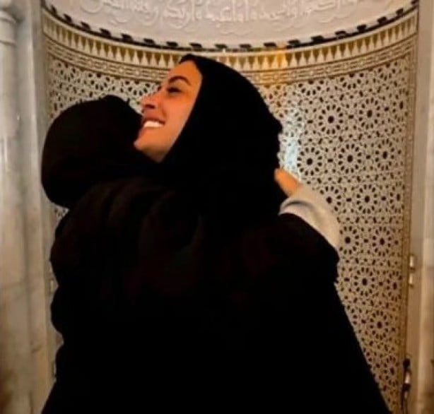 Foto - Fransız manken hidayete erdi!
